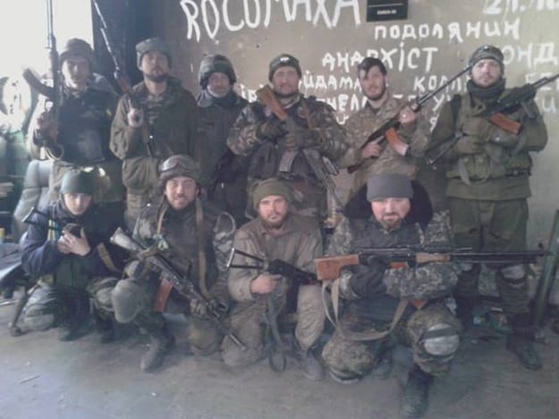 Осінь 2014-го. Правосєкі у Донецькому аеропорту. Крайній справа – 