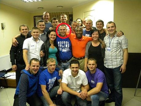 Спільне фото Зінченка (в синій футболці) з Аделаджею