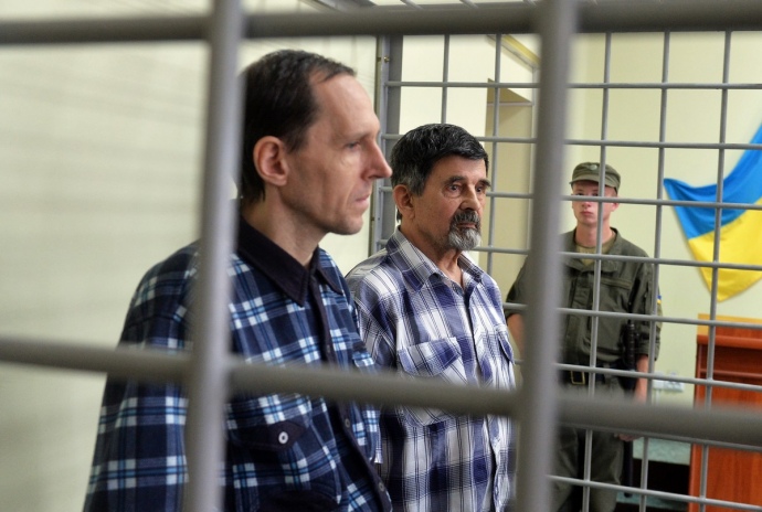 Комуністи Олександр Цимбал (ліворуч) та Віктор Рижевол у суді