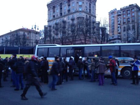 Buses from Lviv reached Maidan. Rescuers left the building of Trade Unions. ~~