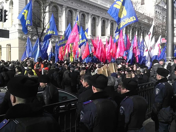 Митинг под Радой за Киев. Фото Дмитрия Ларина