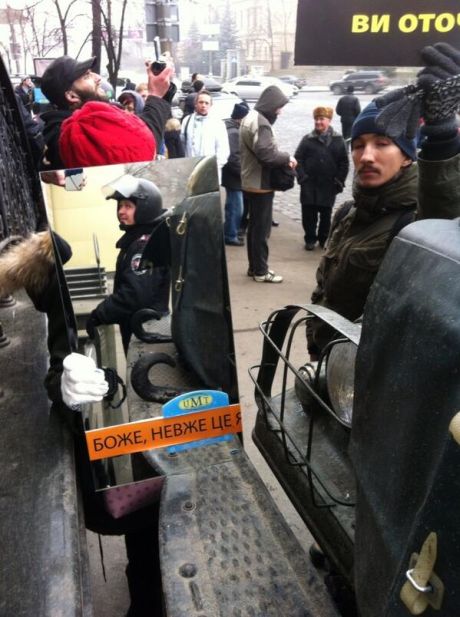 Евромайдановцы показали милиционерам их лица