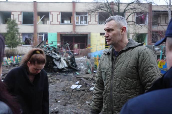 Последствия падения обломков российских ракет в Киеве в ночь на 13 декабря