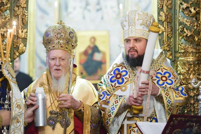 Вручення томосу Патріархом Варфоломієм митрополиту Епіфанію