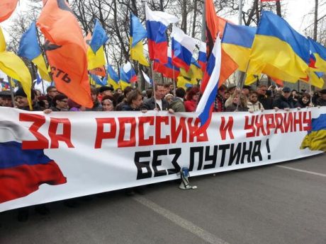 По России проходят многотысячные митинги в поддержку Украины (ФОТО)