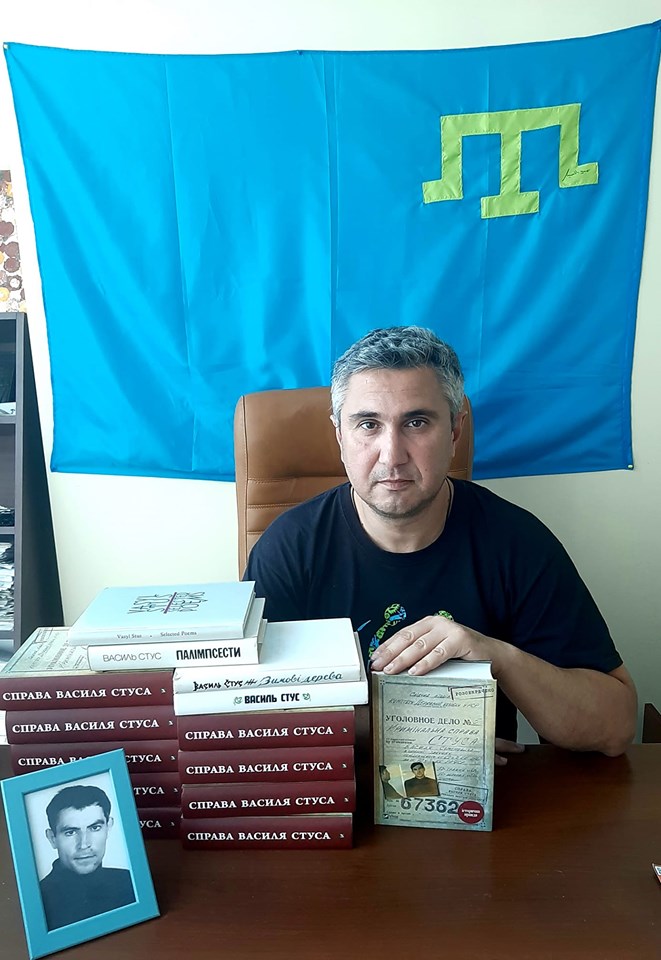 Виктор Медведчук требует запретить продажу книги о Стусе