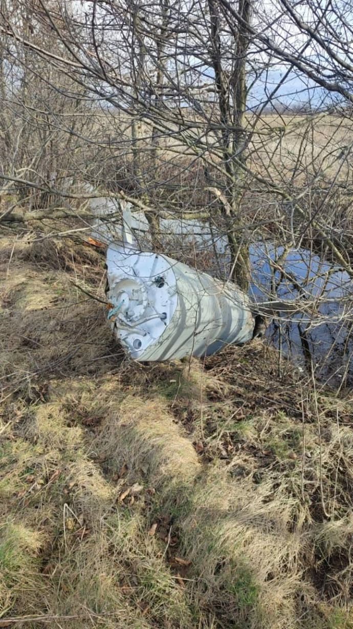 В селе Стрыйского района в поле упали обломки ракеты