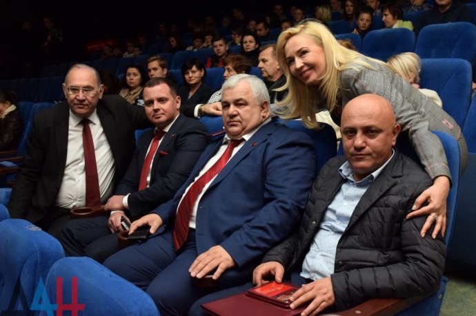 Депутат Государственной думы прибыл в Донецк посмотреть кино Депутат Государственной думы прибыл в Донецк посмотреть кино