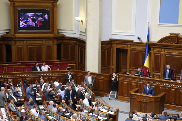 Депутати зустріли Захарченка криками Відставка