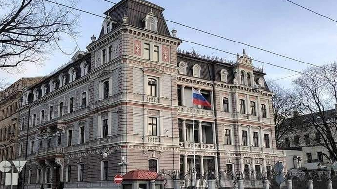 Посольство РФ в Латвии отказывается вешать табличку с названием улицы Независимости Украины