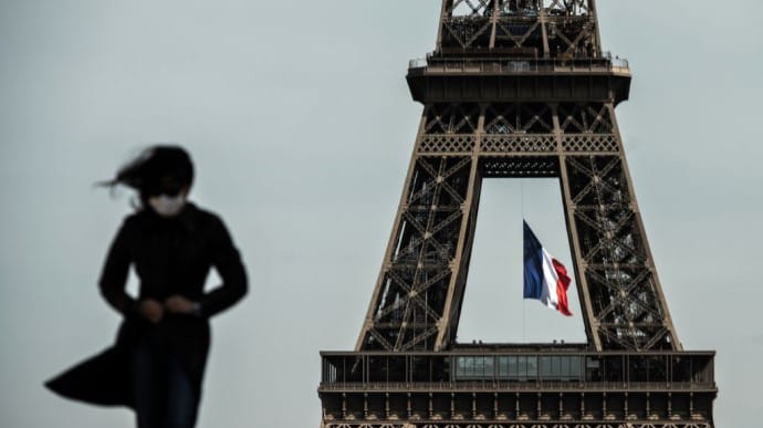 Омікрон: у Франції рекордний сплеск заражень – понад 100 тисяч за добу