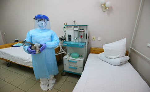 За сутки коронавирус в Украине обнаружили почти у сотни медиков