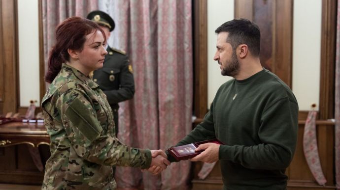 Zelenskyy awards those released from Russian captivity