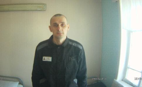 У колонії вмовляють Сенцова припинити голодування – адвокат