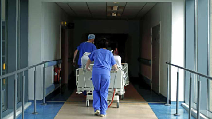 В Британии почти треть госпитализированных с коронавирусом через 4 месяца снова попали в больницу