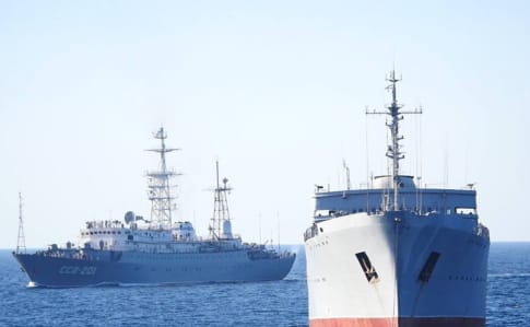 Ситуация в Азовском море сейчас очень напряженная - командующий ВМС
