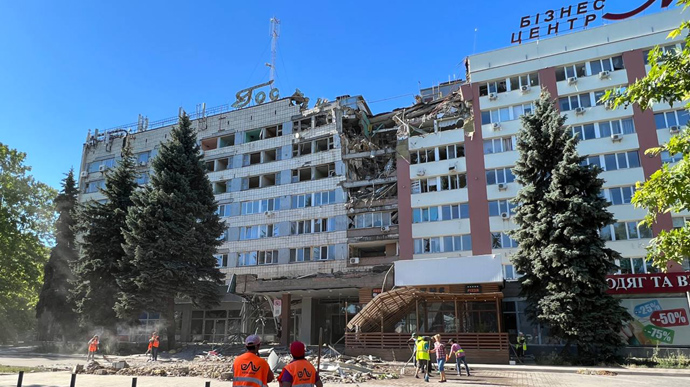 Mykolaiv attack: 9 rockets damage hotel, shopping mall and schools