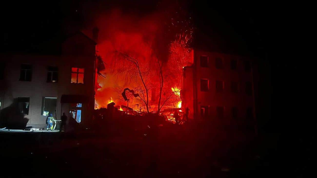 Russian missiles hit Kramatorsk and Sloviansk, one woman dead, people trapped under rubble – photo