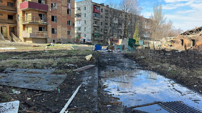 Росіяни обстріляли центр Костянтинівки, 6 загиблих і 11 поранених
