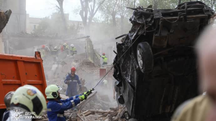 Zelenskyy: Missile that killed 12 in Kyiv made with 116 foreign components, majority US-made