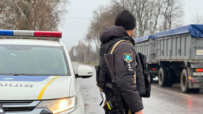 На Київщині на період свят посилять безпекові заходи: будуть перевірки авто і торгових центрів 