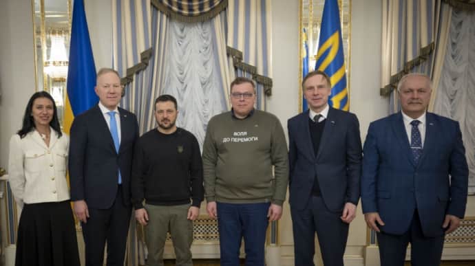 Zelenskyy discusses military equipment and security guarantees with delegation of Estonian Parliament