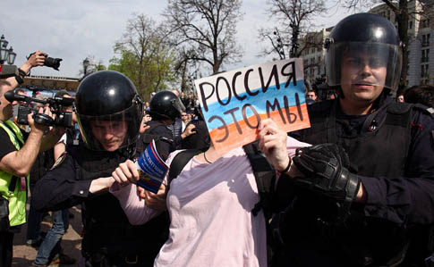 В Москве за участие в Он нам не царь задержали 658 человек, в полиции остаются 122