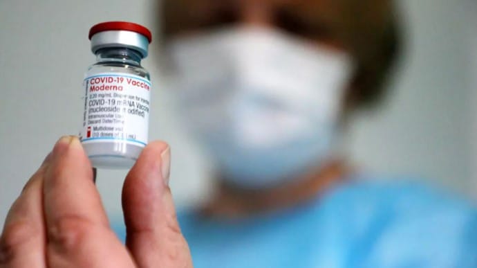 В Украину доставили 2 миллиона доз вакцины Moderna