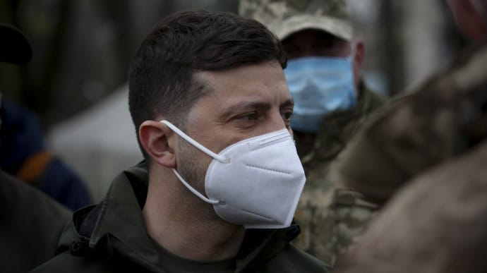 Катастрофа АН-26: Зеленський відвідав у лікарні єдиного курсанта, що вижив