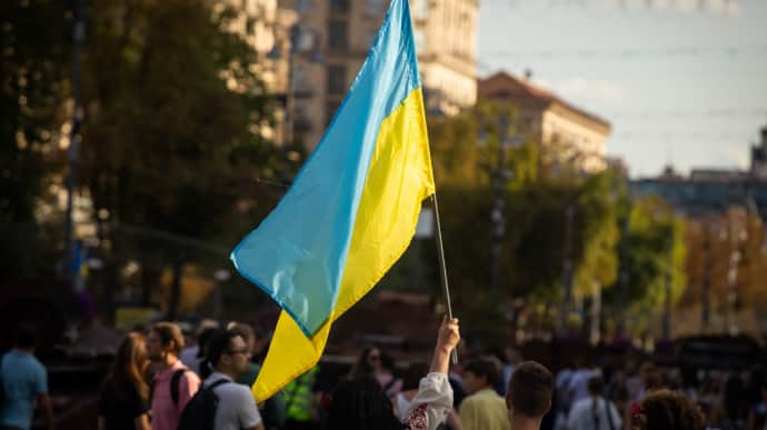 Опрос: 64% украинцев считают демократию лучшей системой правления
