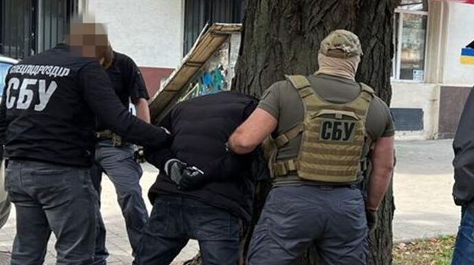 Катували, викрадали, вибивали гроші: CБУ в Одесі знешкодила банду злодія в законі