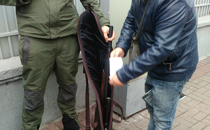 У Києві затримали чоловіка зі зброєю, який йшов на акцію під ВР