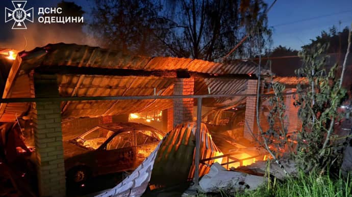 Дронова атака на Одещину: вирували пожежі, пошкоджено житлові будинки, троє постраждалих