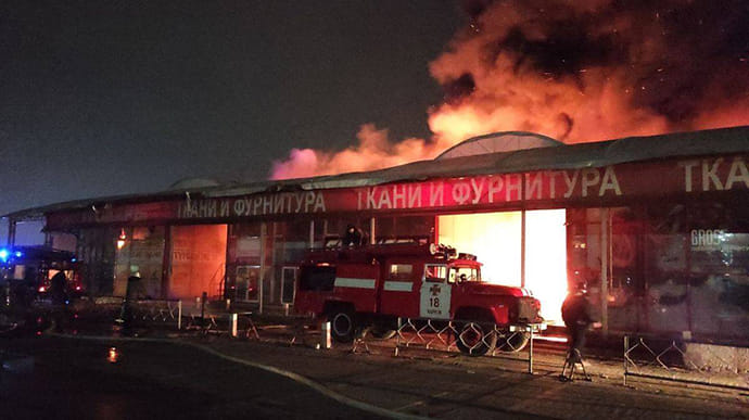 В Харькове на рынке Барабашово сгорел 21 павильон