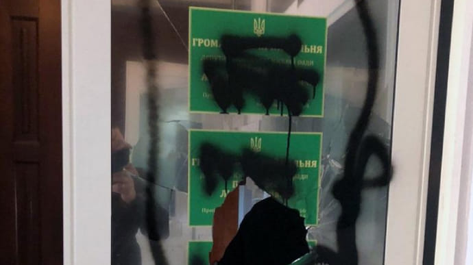 У Києві чоловік влаштував погром у приймальні депутатки-слуги