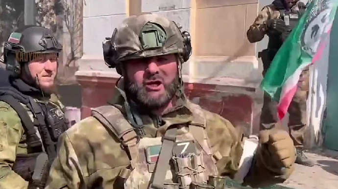 В Чечне заявили, что Кадыров в Мариуполе – с генеральскими погонами от Путина