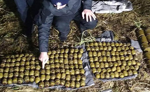 Мужчина нашел 3 мешка боевых гранат в кустах в Хмельницкой области 