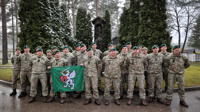 Lithuania sends first group of instructors to train Ukrainian soldiers in Germany 