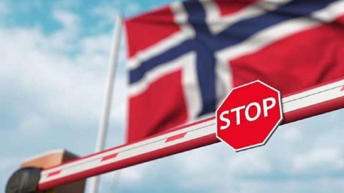 Премьера Норвегии оштрафовали почти на 2000 евро за нарушение карантинных правил