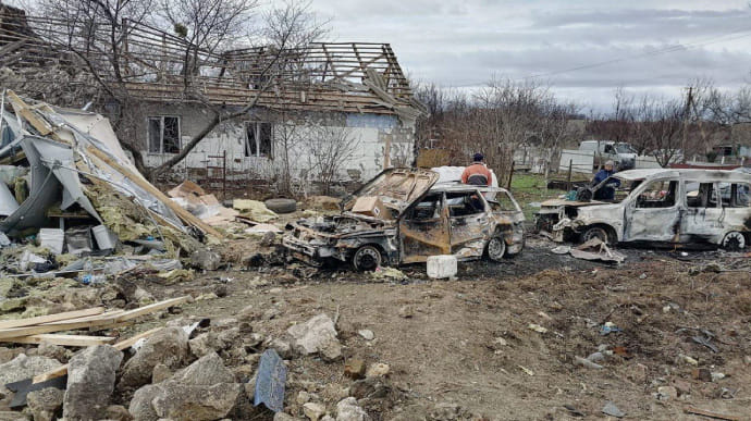Russians destroy village council building and modular houses for internally displaced persons in Kherson Oblast – photo