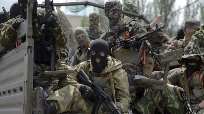 Окупанти обіцяють вивести десятки одиниць військової техніки на параді в Донецьку