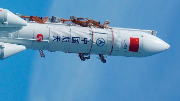 Неконтрольована китайська ракета має впасти 9 травня, й досі невідомо де