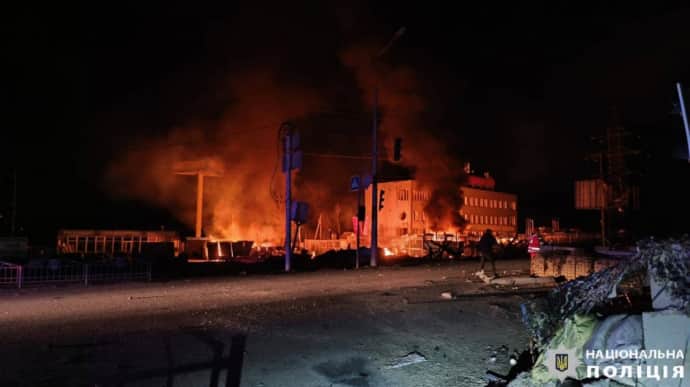 В Харькове два попадания: возник масштабный пожар, пострадали четверо человек, среди них ребенок