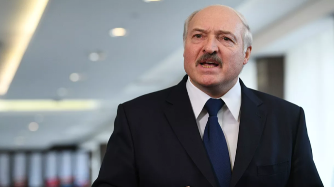 Лукашенко звільнив посла, який пропонував перерахувати голоси