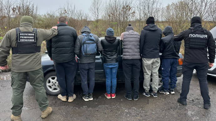 Піша мандрівка до Угорщини не вдалась: затримано чотирьох порушників кордону