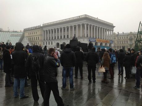 Євромайдан простояв ніч. Фото прес-служби Батьківщини