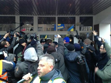 Депутатов не пустили к министру Захарченко. Фото Аронца