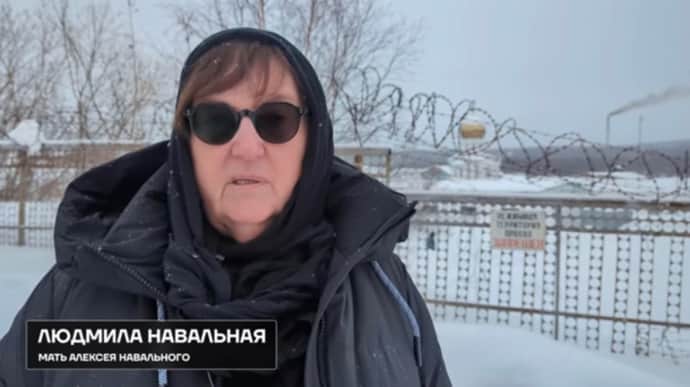 Матери Навального угрожают похоронить его в колонии