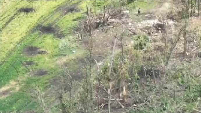 Commander of Ukraine's Ground Forces shows how Ukrainian defenders mop up Russian positions and capture their soldiers