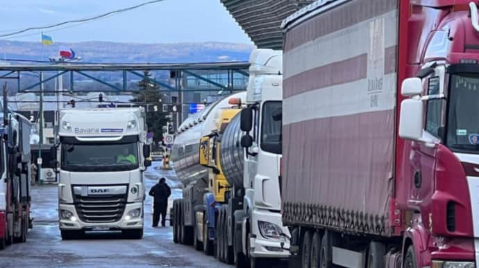 Blockade of Polish-Ukrainian border: farmers agree to let lorries pass to Ukraine at one of the checkpoints